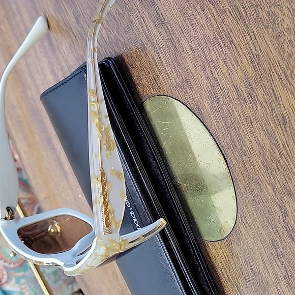 Authentic Dolce and Gabanna sunglasses. - Picture 4 of 4